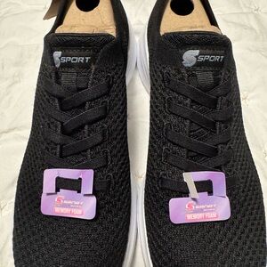 Black Lightweight Sneakers with Mesh Upper